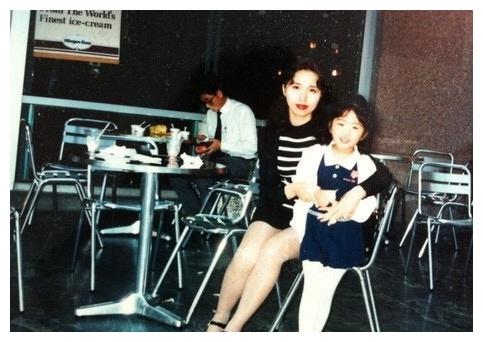 杨采钰和男友私下被拍零交流？自己是白富美，