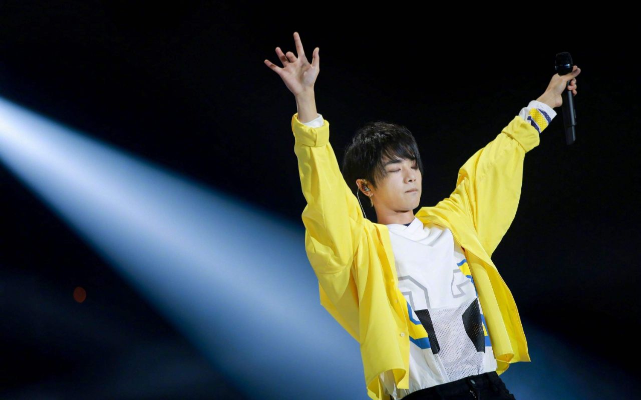 Hua Chenyu is celebrated 6 years continuously unripe wear same a dress, it is to force disease or ceremonial move after all