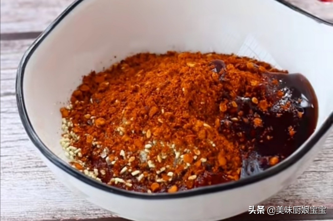 "Maoxiang pie" method to share, so the sauce pie is crispy on the outside and tender on the inside.