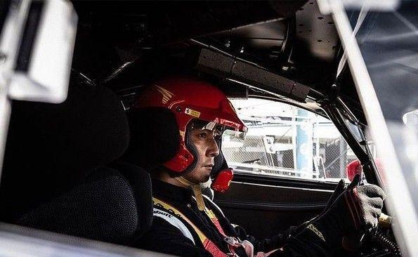 吳彥祖曬與證書同框，自稱一個月考出3張證，成新晉娛樂圈賽車手