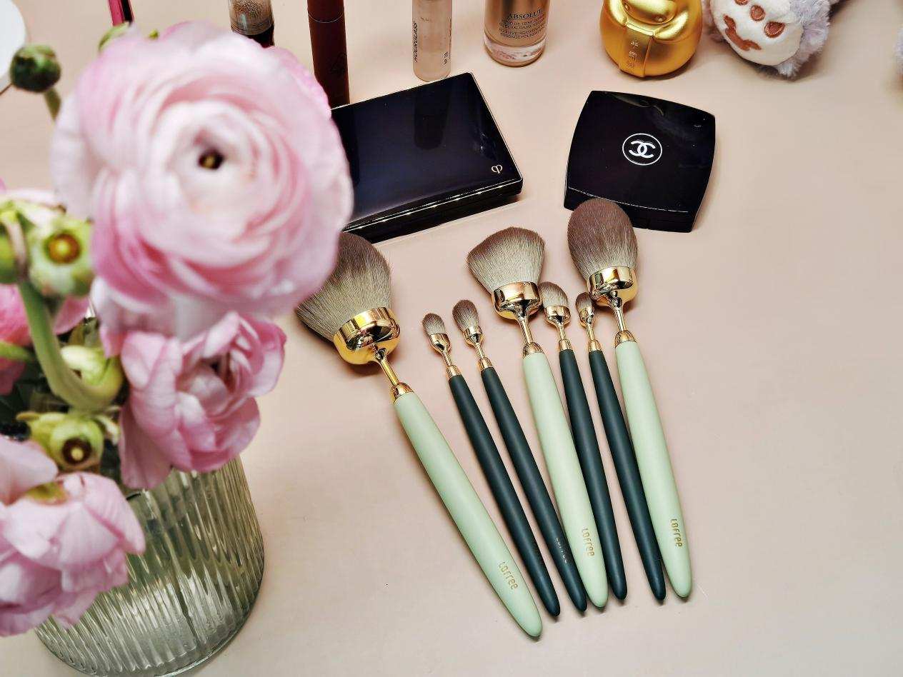 Does the Spring Festival deliver goods time -- is your Valentine's Day gift excuse me ready not? 