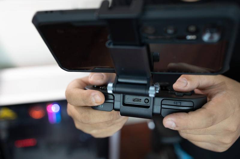 Switch Pro靠边站：八位堂SN30 Pro微软合作版