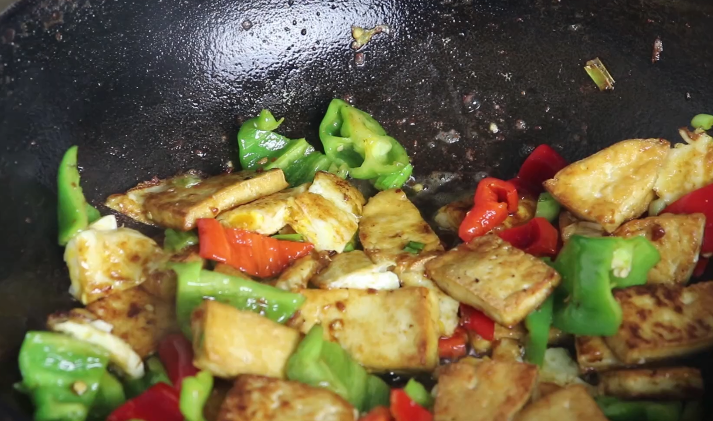 豆腐加鸡蛋的新吃法，简单一做，出锅比肉香，好吃解馋