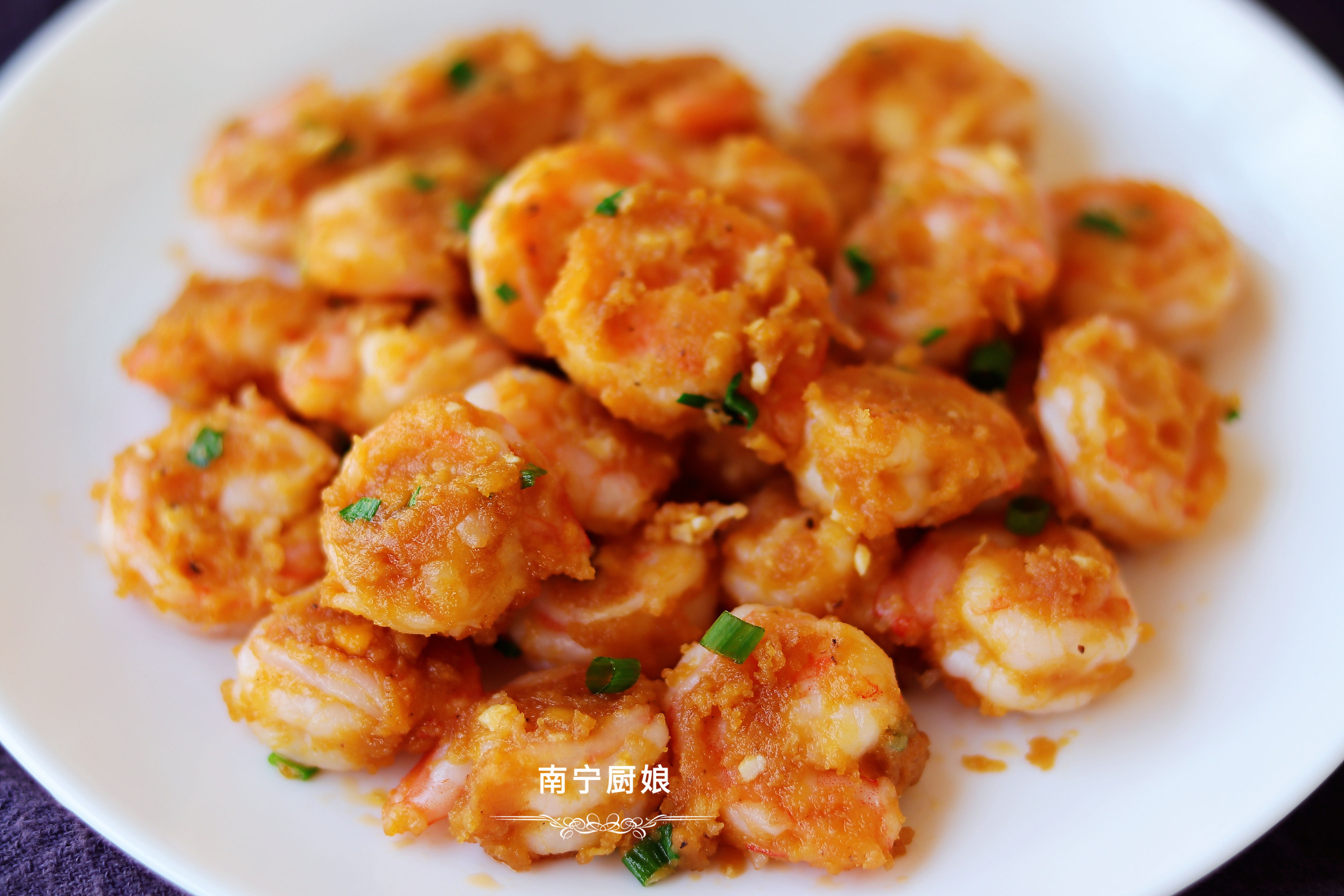 教你沒吃過的蝦仁新做法，一周吃7次都不膩，一次做一大盤不夠吃