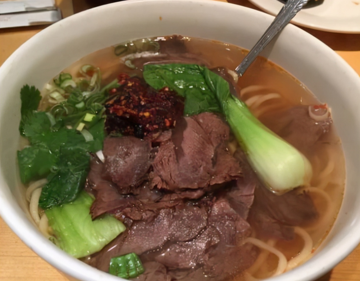 郭德纲面馆一碗面58元，比岳云鹏的还要贵，为何