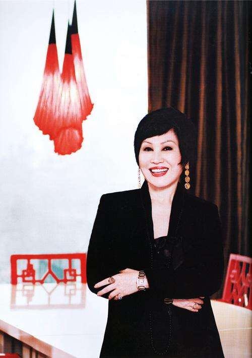春晚前排可不是随便坐的，靳羽西一坐就是20年，原来她这么厉害