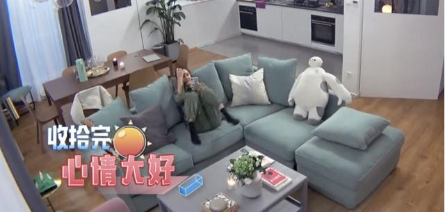 张雨绮“蚯蚓坐”火了，比“葛优躺”还过分，