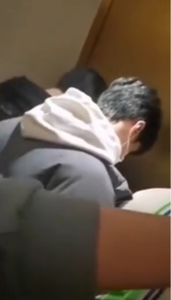 TFBOYS junior fellow apprentice explodes by bastard meal wide mouth, be blocked up in the corner, passerby sees no less than going to that dissuade