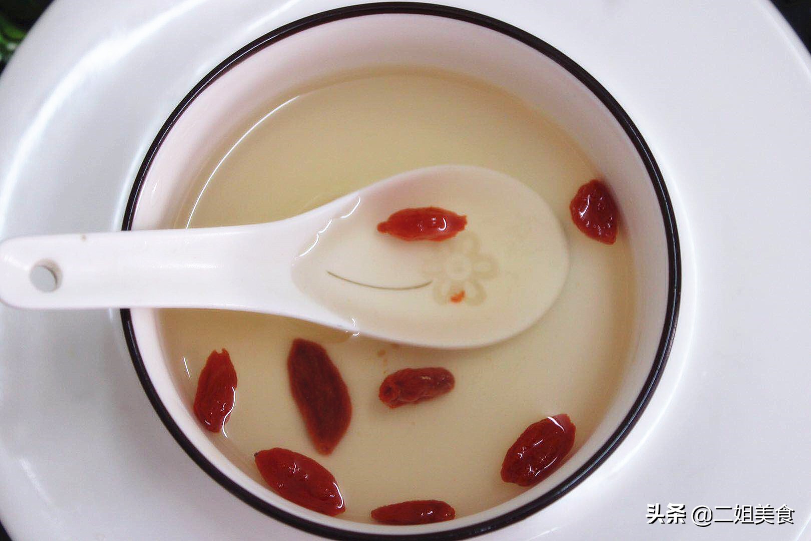 枸杞泡水营养多，但这几点要注意，早知道早受益，以后别弄错了