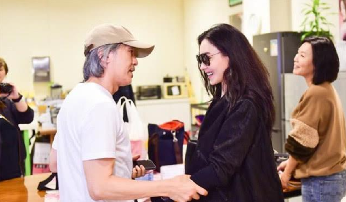 张柏芝现身高定秀T台，半永久贴头皮发型走红，