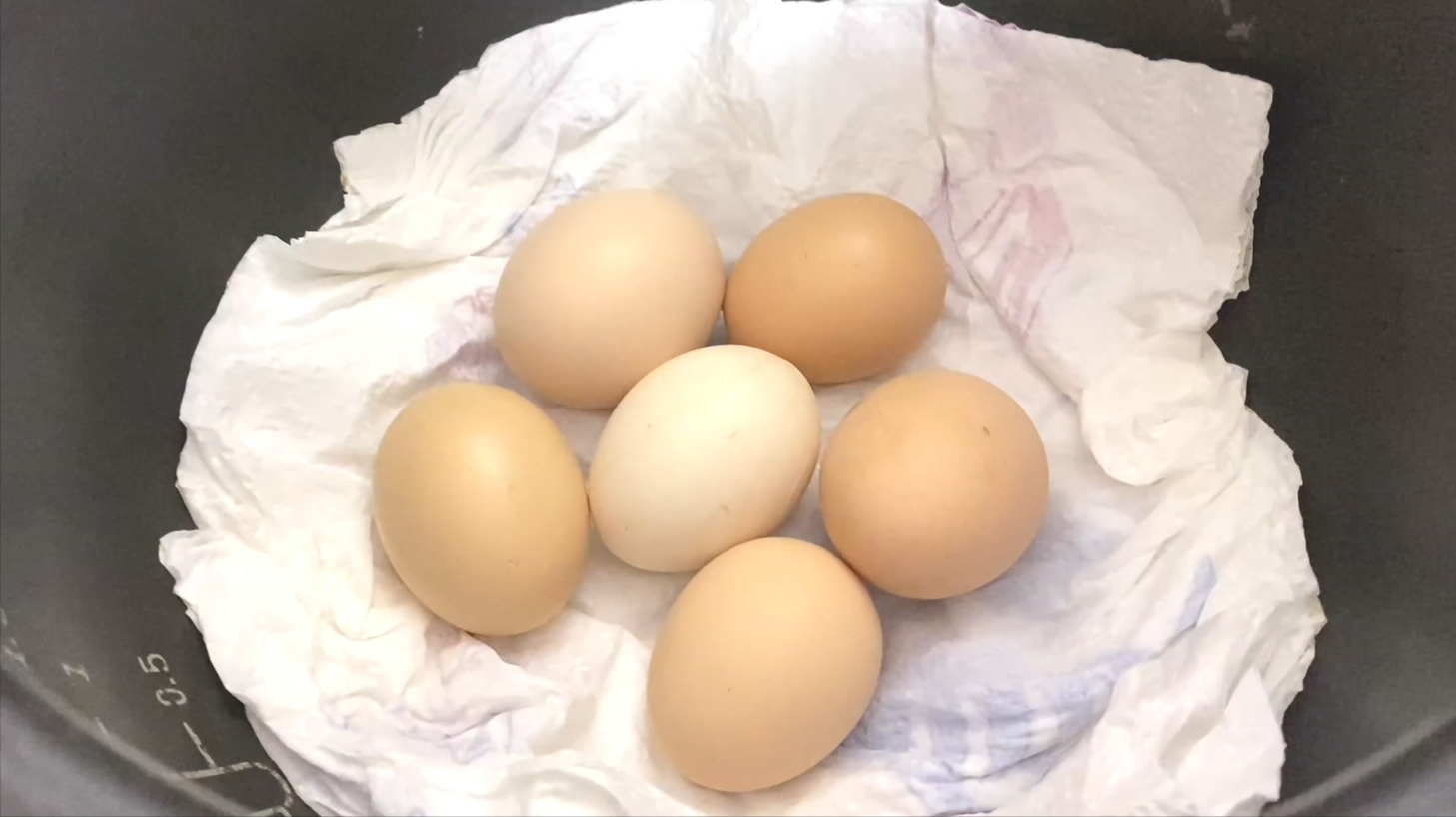 鸡蛋别再用水煮了，保姆教你新方法，只需1分钟，鸡蛋鲜嫩不粘壳