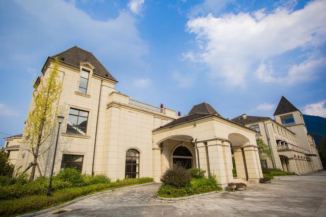 有哪些适合白领度假的地方？要安静、有山有湖、原生态的地方