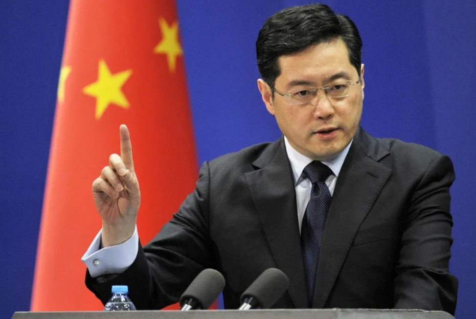 “中国驻美大使太刚了！”秦刚大使赴任后首次炮轰美国，引爆舆论