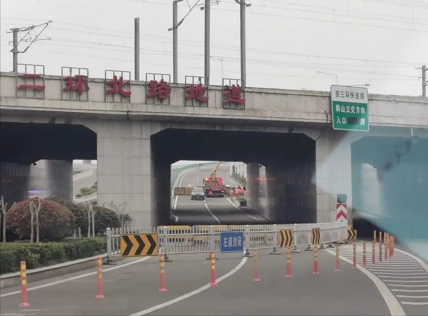 江苏一副行长误入断头路，从17米高桥坠下致3人死亡，谁的责任？