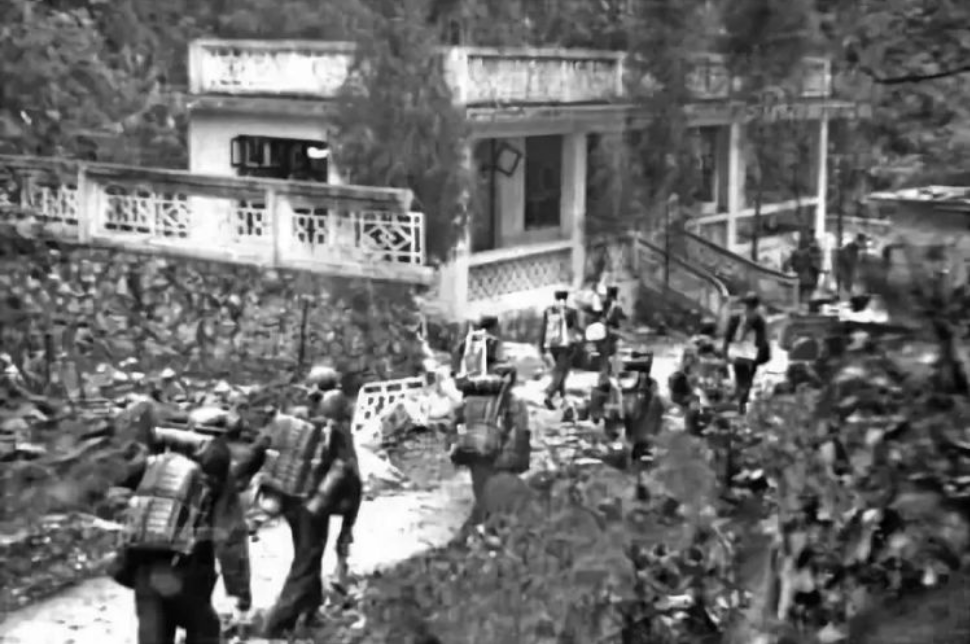 对越反击战，125师一个团主动撤回国，许世友大怒：杀他们的头