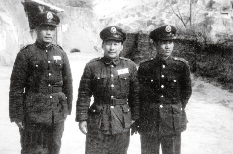 年轻貌美的戴笠秘书，嫁给51岁的“西北王”胡宗南，他有何魅力？