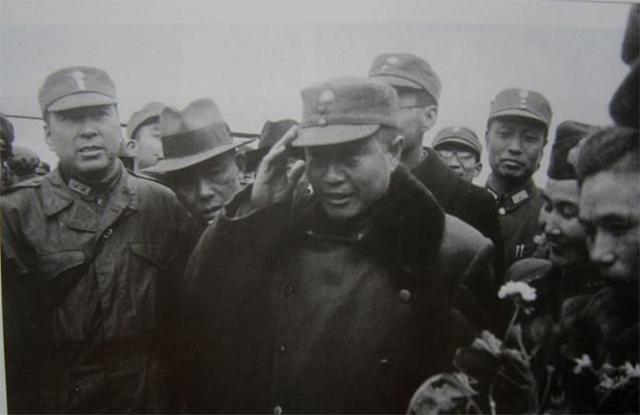 淮海战役，杜聿明被俘的真实经过：自曝身份要求见陈毅