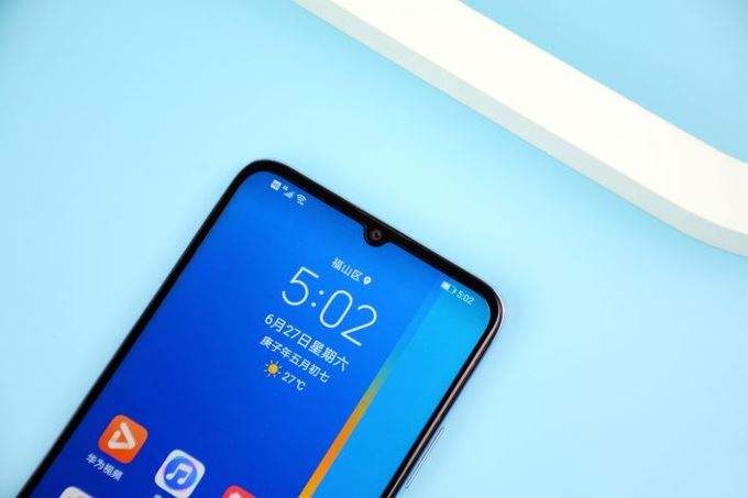 荣耀X10 Max来袭：RGBW超大屏+真立体双扬+首发智闪