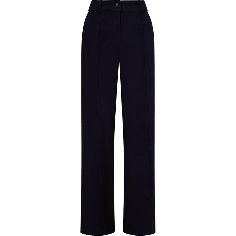 威廉夫妇公开亮相，凯特粉衣配长裤飒爽酷帅，