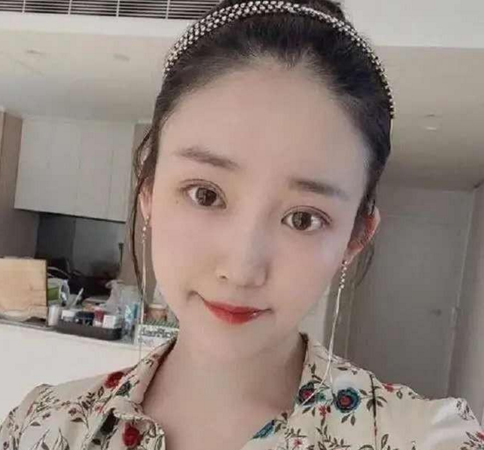 “绿地”女主终于认错了：收到2个万元包就“代