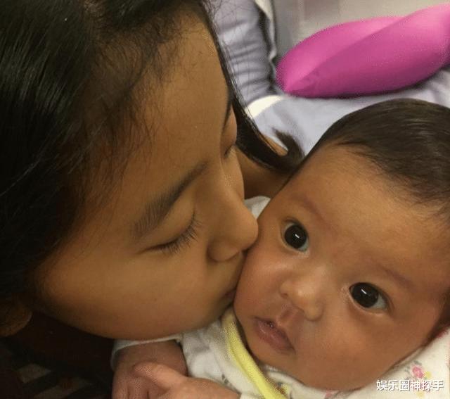 贾静雯小女儿人气成全家最高？除了颜值，波妞这几个特点也很吸粉