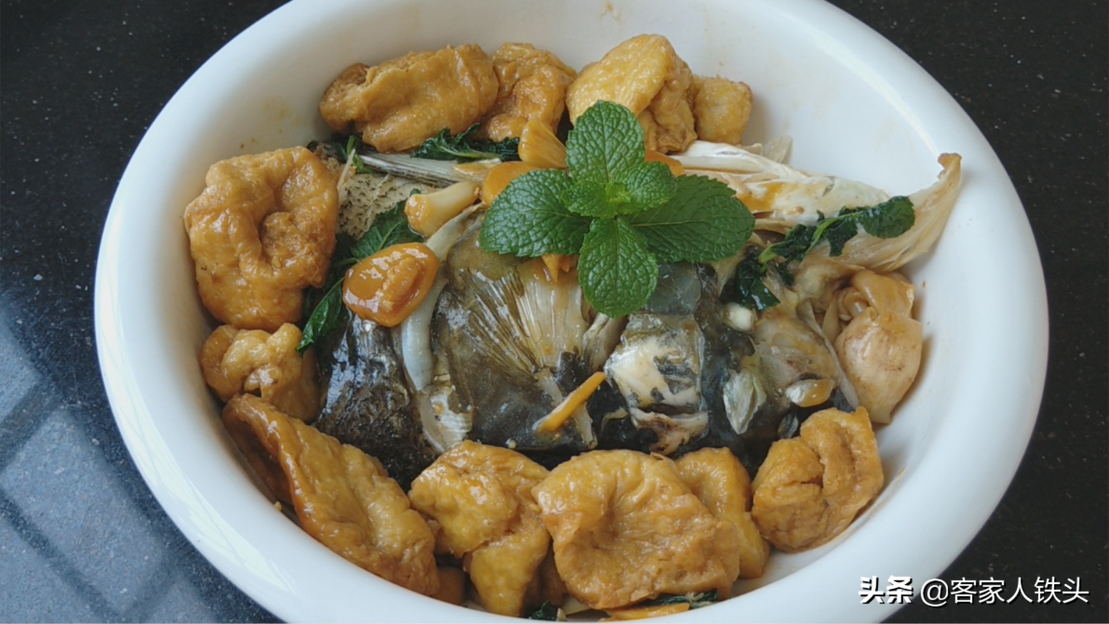 油豆腐加1個魚頭，這做法我家一個月吃3次，營養好吃又開胃下飯