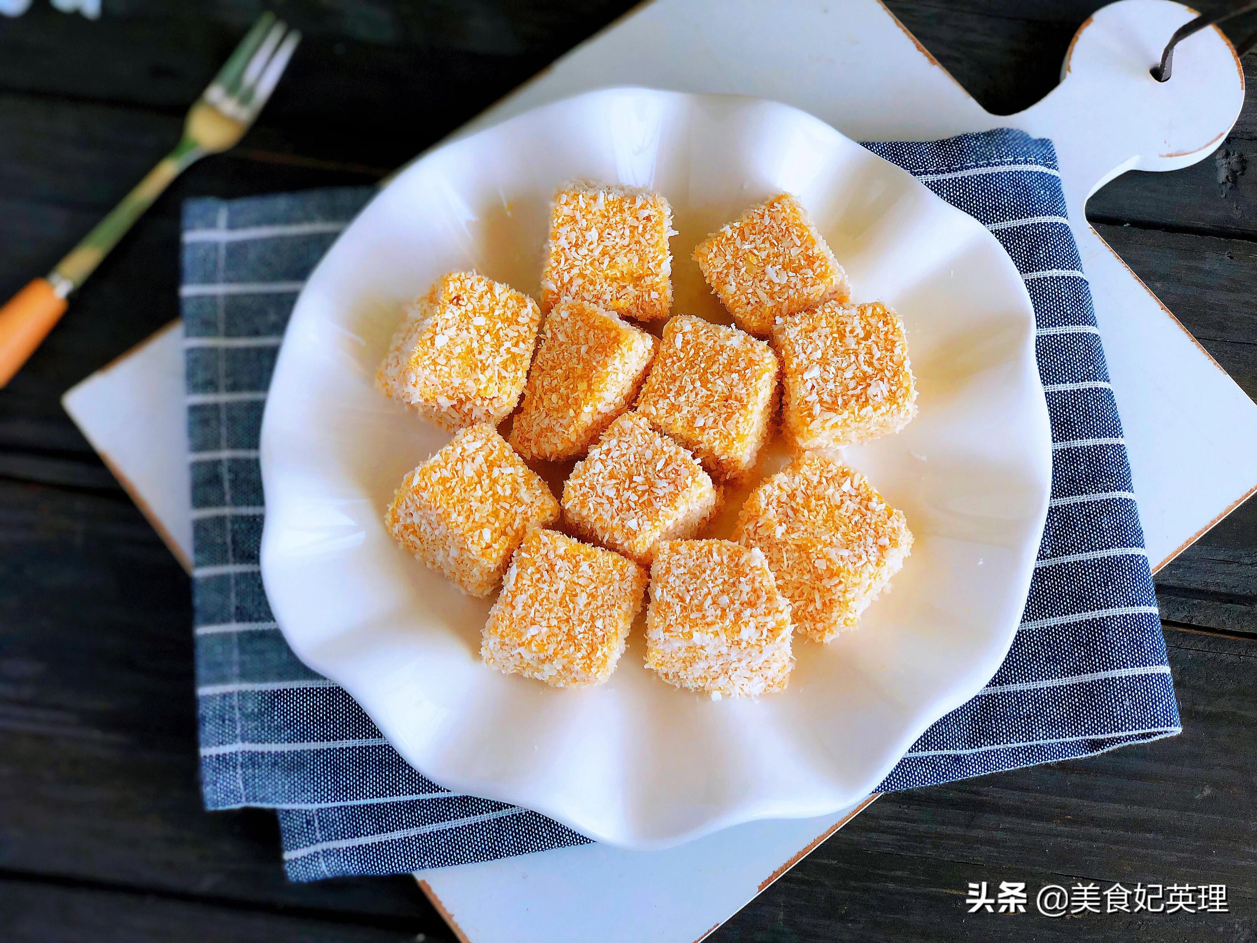 秋天就给孩子做这小零食，半块南瓜一杯牛奶，甜甜糯糯入口即化