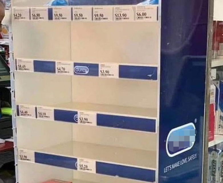 澳大利亚某超市避孕套被抢光，用来替代手套，以抵御新冠病毒