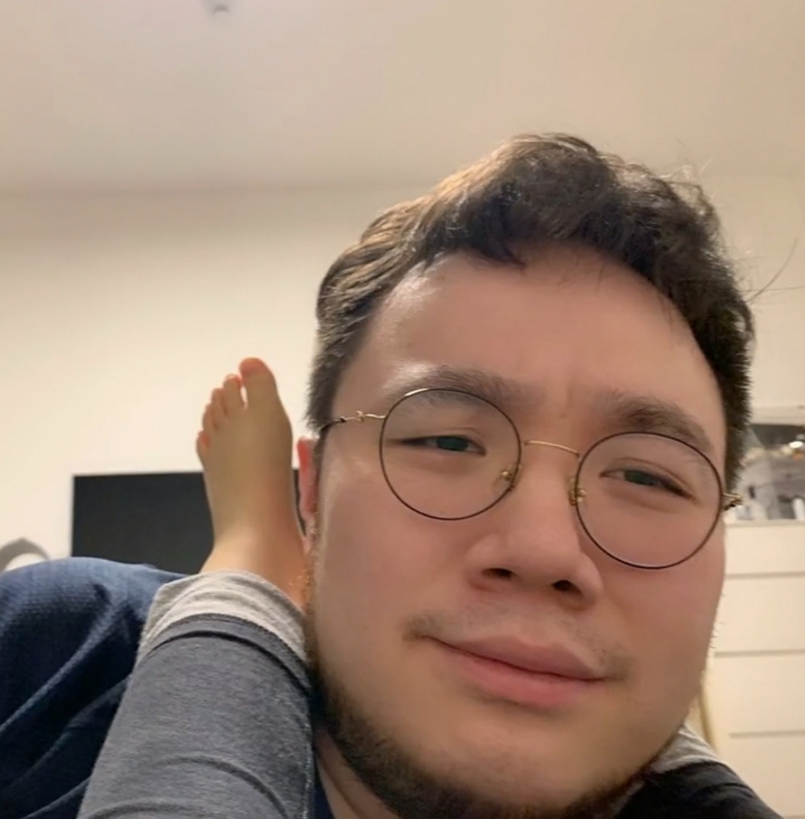 宋丹丹儿子巴图罕晒娃，体型像爸又是小胖子，网友：希望长相随妈