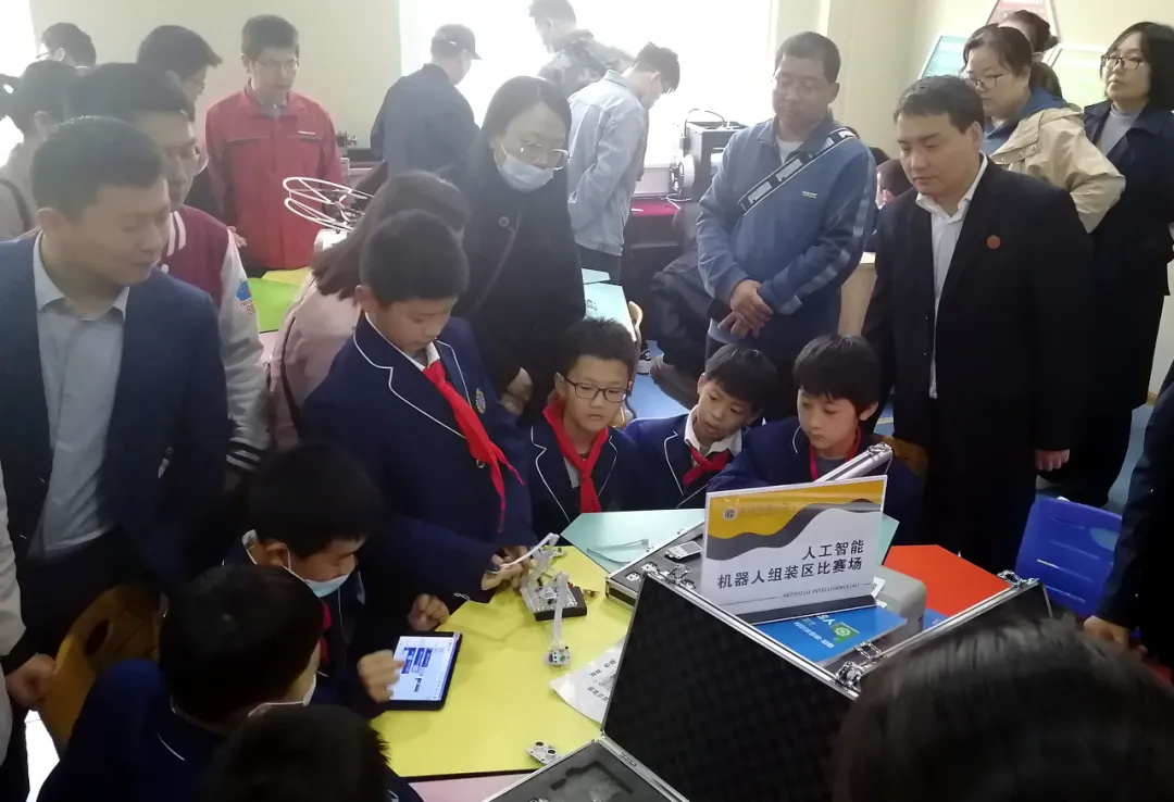 临渭区教育局成功举办“少年硅谷”创客教室项目信息科技教师培训活动