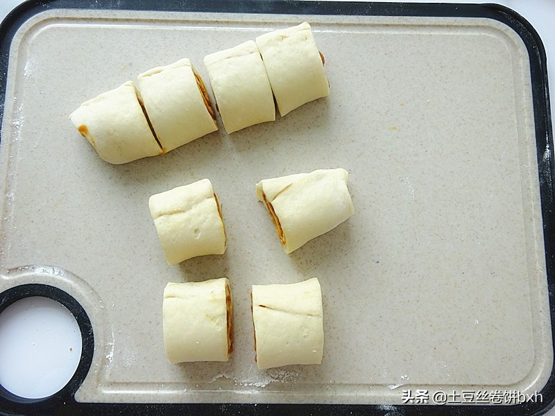 烧饼这么做真省事，平底锅就完成，多加一样材料太香，冷热都好吃