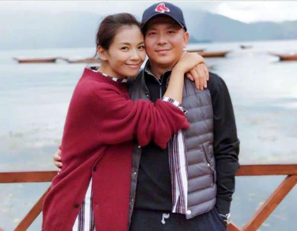 砸的就是假货！王刚首次回应“砸宝闯祸”，但谣言会因此消散吗？