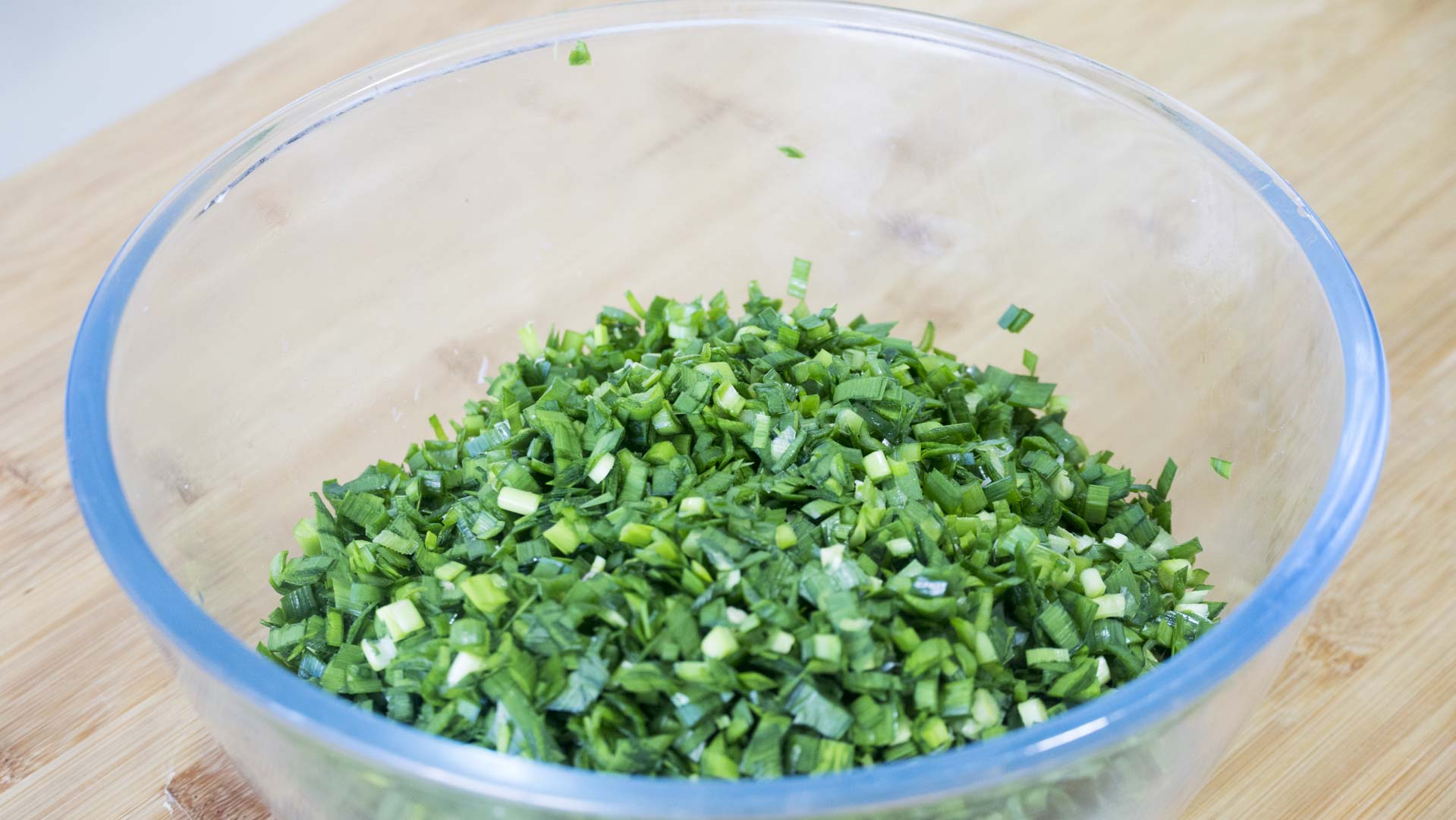 愛吃韭菜盒子，學會這種做法就夠了，不破皮不露餡，個個薄皮大餡