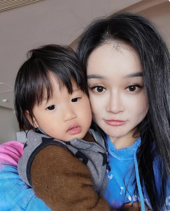 胡杏兒三胎得男，應采兒冉瑩穎也是都生兒子，小s三個女兒也幸福