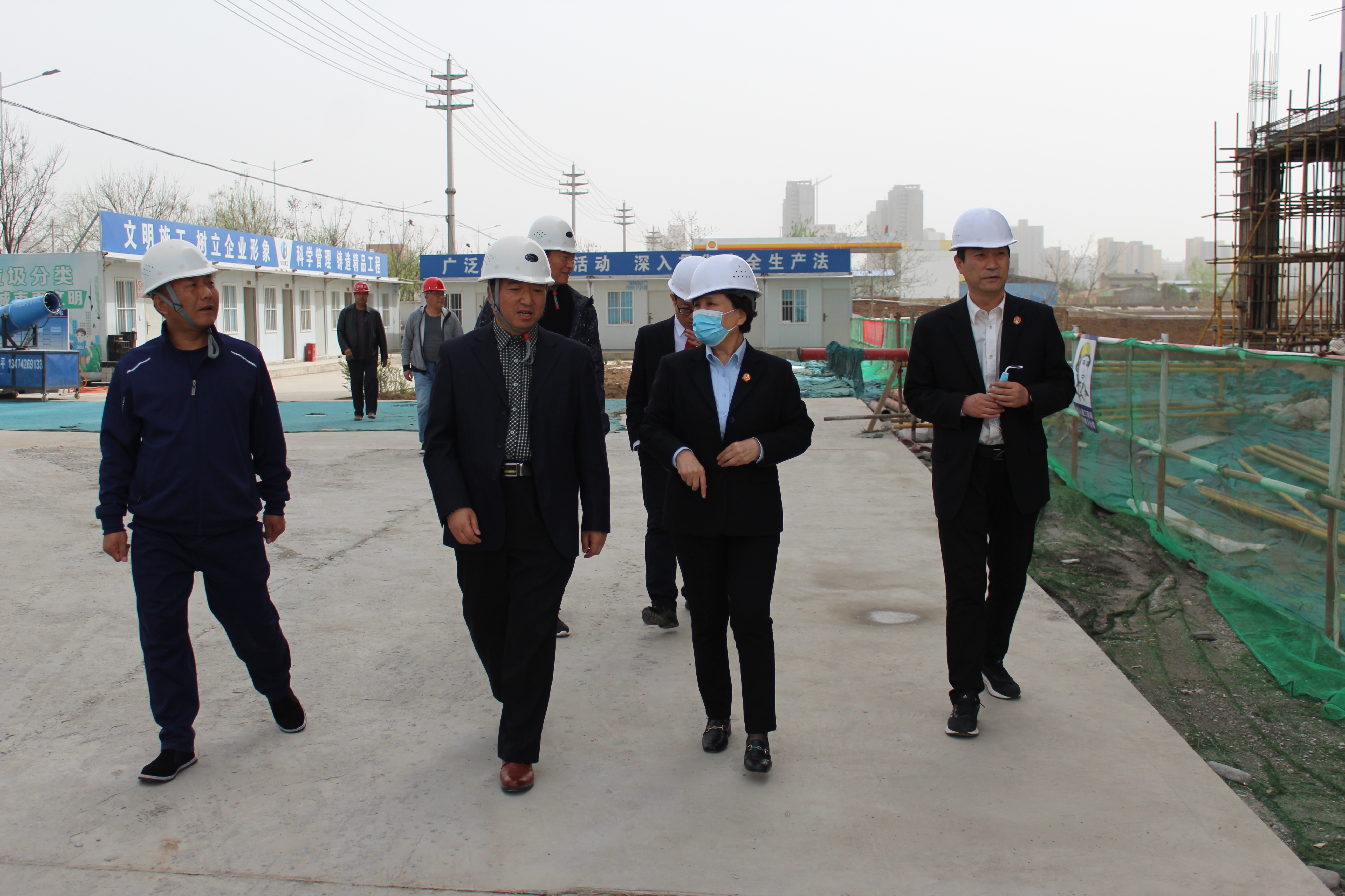 兴平法院：魏小宁院长赴审判法庭建设项目工地调研指导