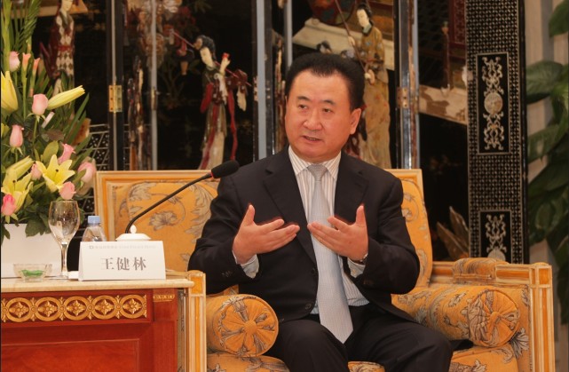 被龚虹嘉抛售后，王健林引入30亿国资，或许他将重登中国首富