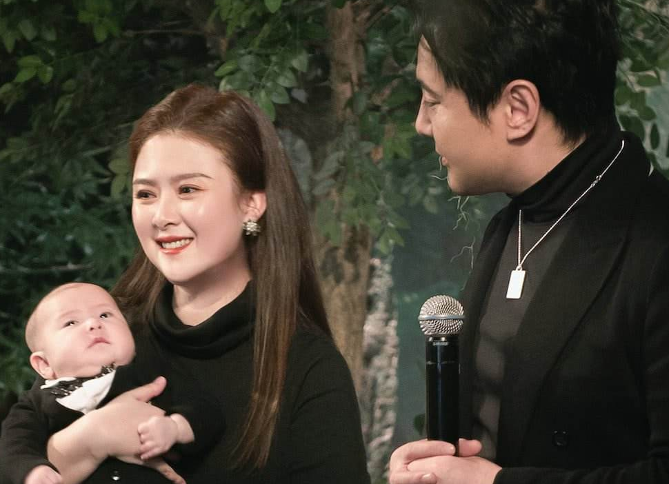 沈腾老婆胖出美丽境界，面对镜头大方自信，解