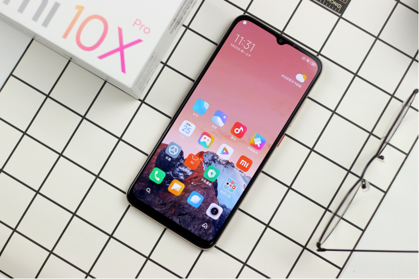 全世界第一批5G 5G全网通手机上，Redmi 10X，塑造领域新标杆