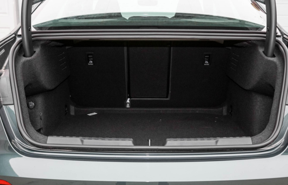 2021款奥迪A3怎么样，1.4T+7挡双离合，油耗5.8L，适合女生么