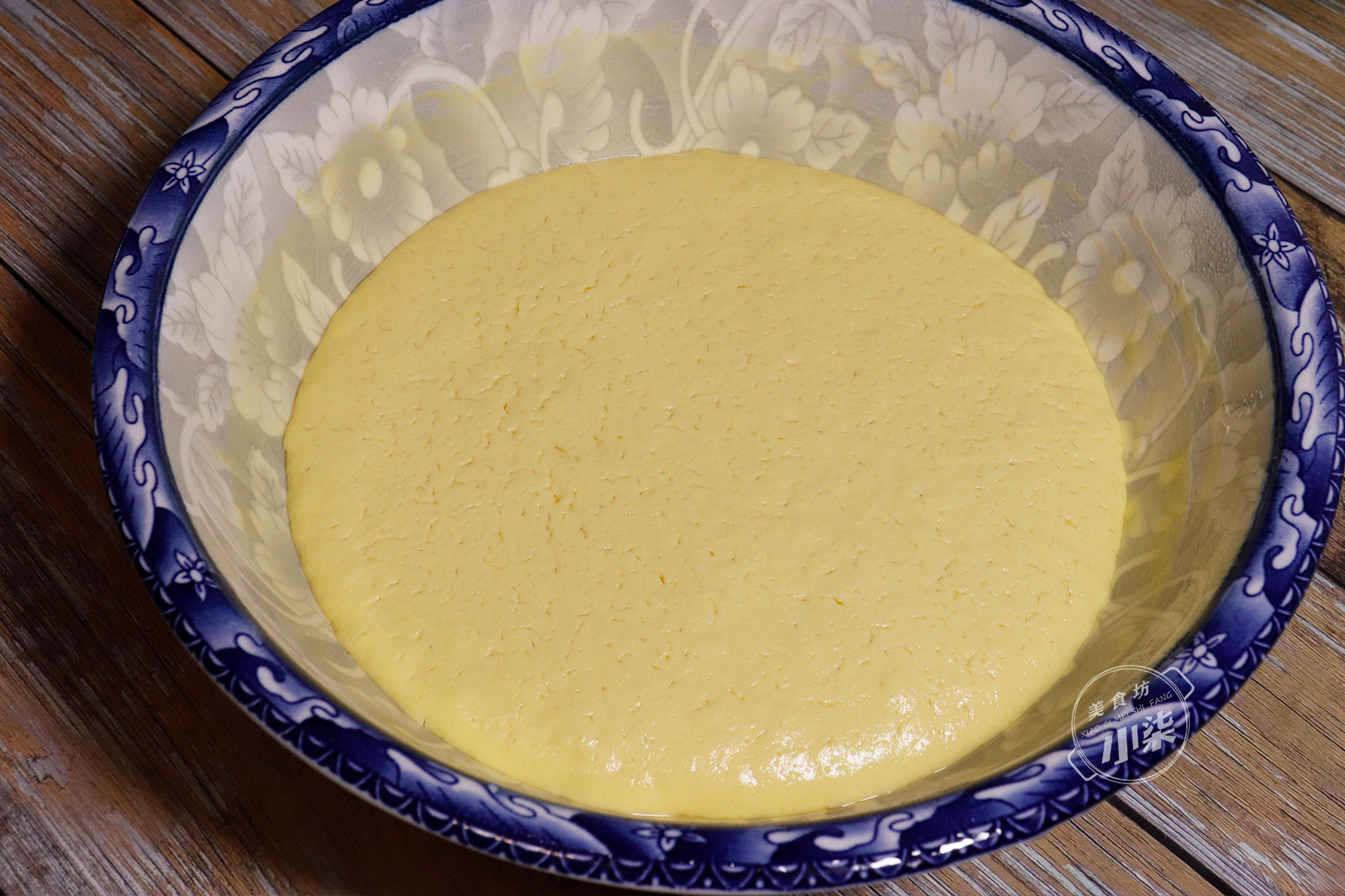 玉米麵最好吃做法，加一袋牛奶，筷子一攪，柔軟香甜，給肉都不換