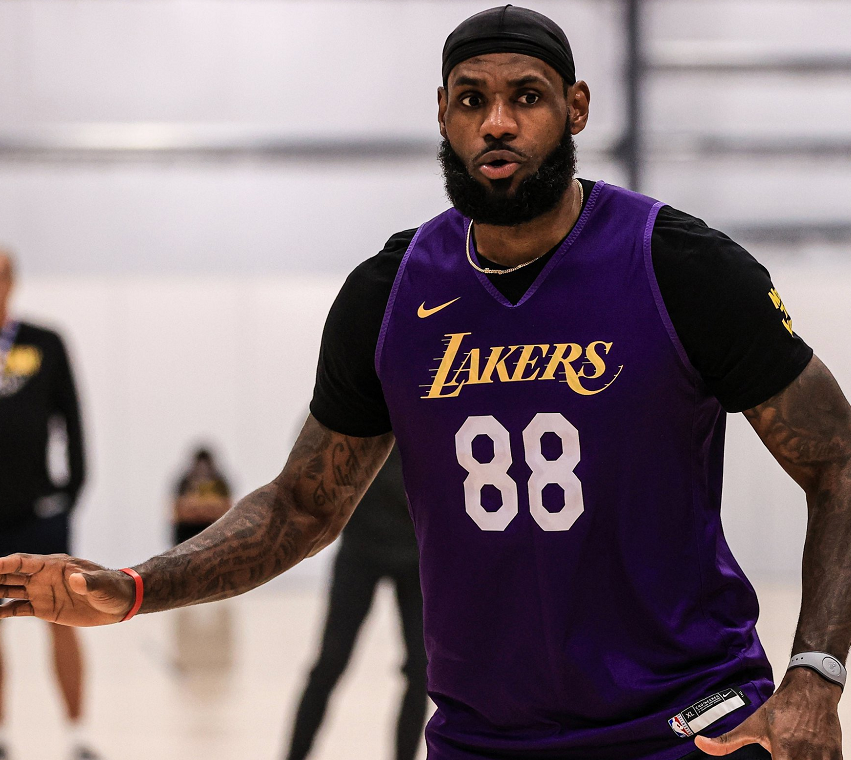 備戰G4！老詹回應垃圾話，熱火大將有望復出，湖人全隊神色輕鬆！-黑特籃球-NBA新聞影音圖片分享社區