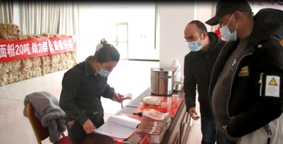 新疆若羌县：举行第二轮土地流转分红大会