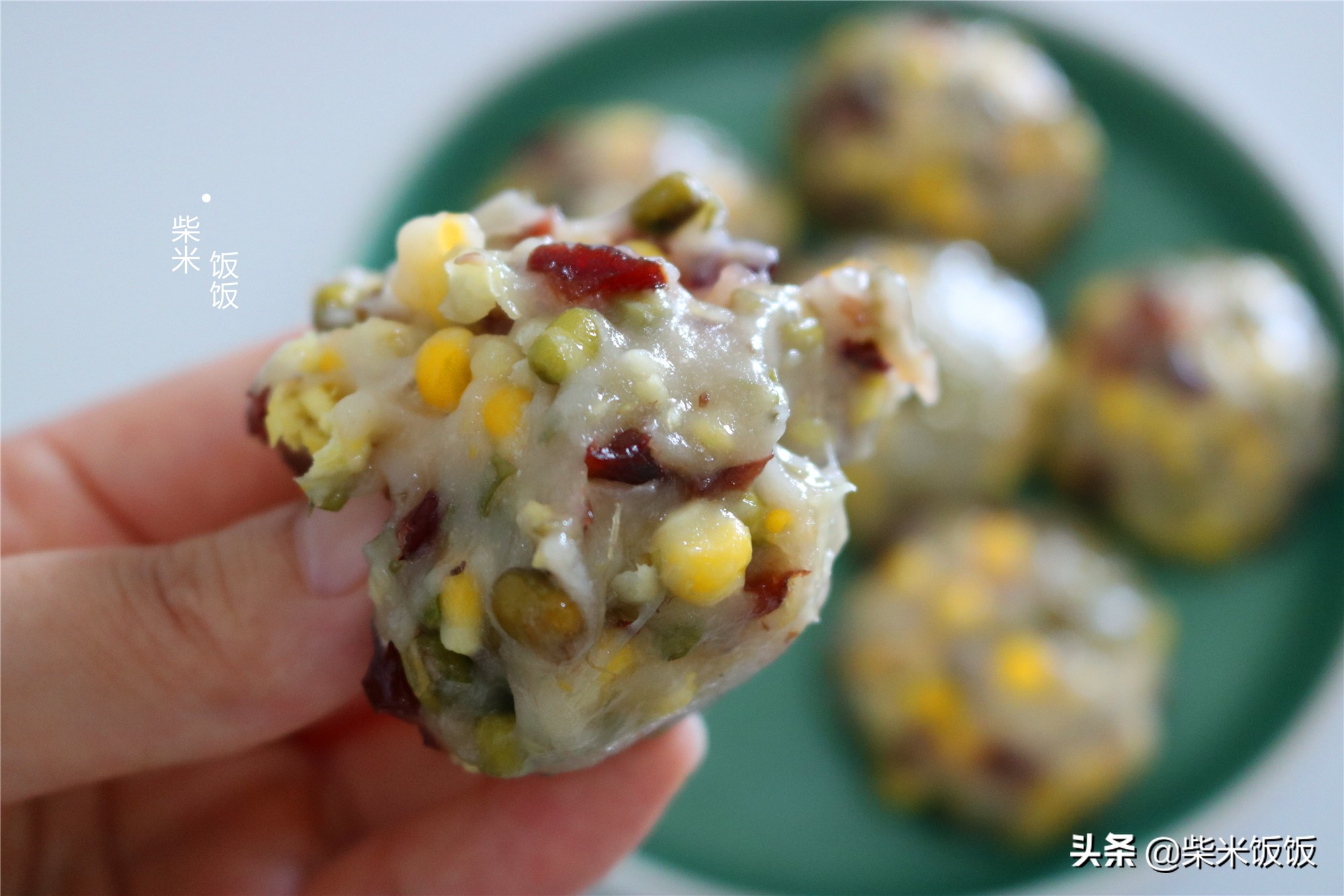 绿豆新吃法，一拌一团，大火一蒸就上桌，无油少糖健康好吃