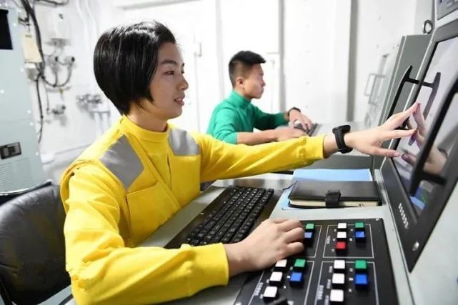 全国人大代表张明珠：辽宁舰第一批女舰员，在