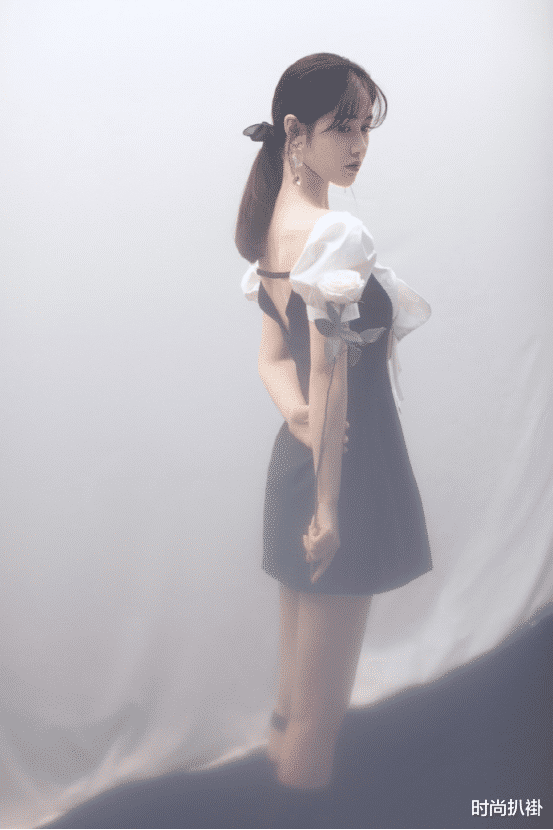 梁田职场裙装新时尚太攻了！轻松玩转简洁颜色