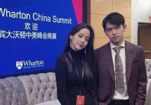 陈凯歌长子与任正非小女儿同框聚餐，两人气质