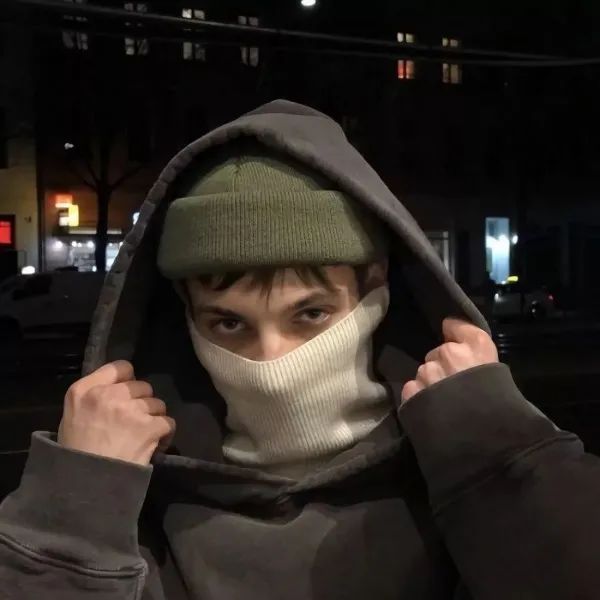男生头像：高冷帅气男生头像