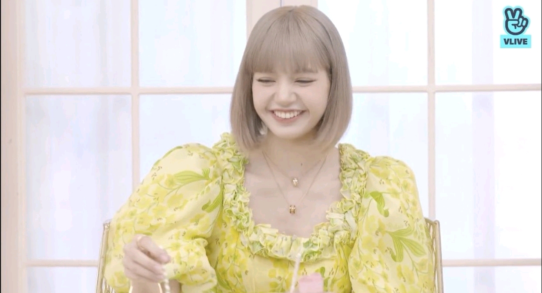 只有LISA做得到？ 出道突破南韓所有女Solo預售銷量，中韓評價好嗎