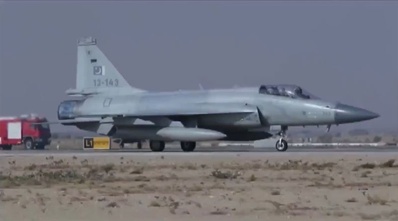 中国一种高新战机，在巴基斯坦亮相了！露出一