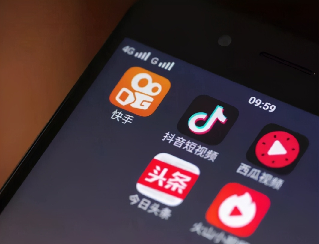 用户规模达8亿的短视频，却让很多人不惜花光父母积蓄